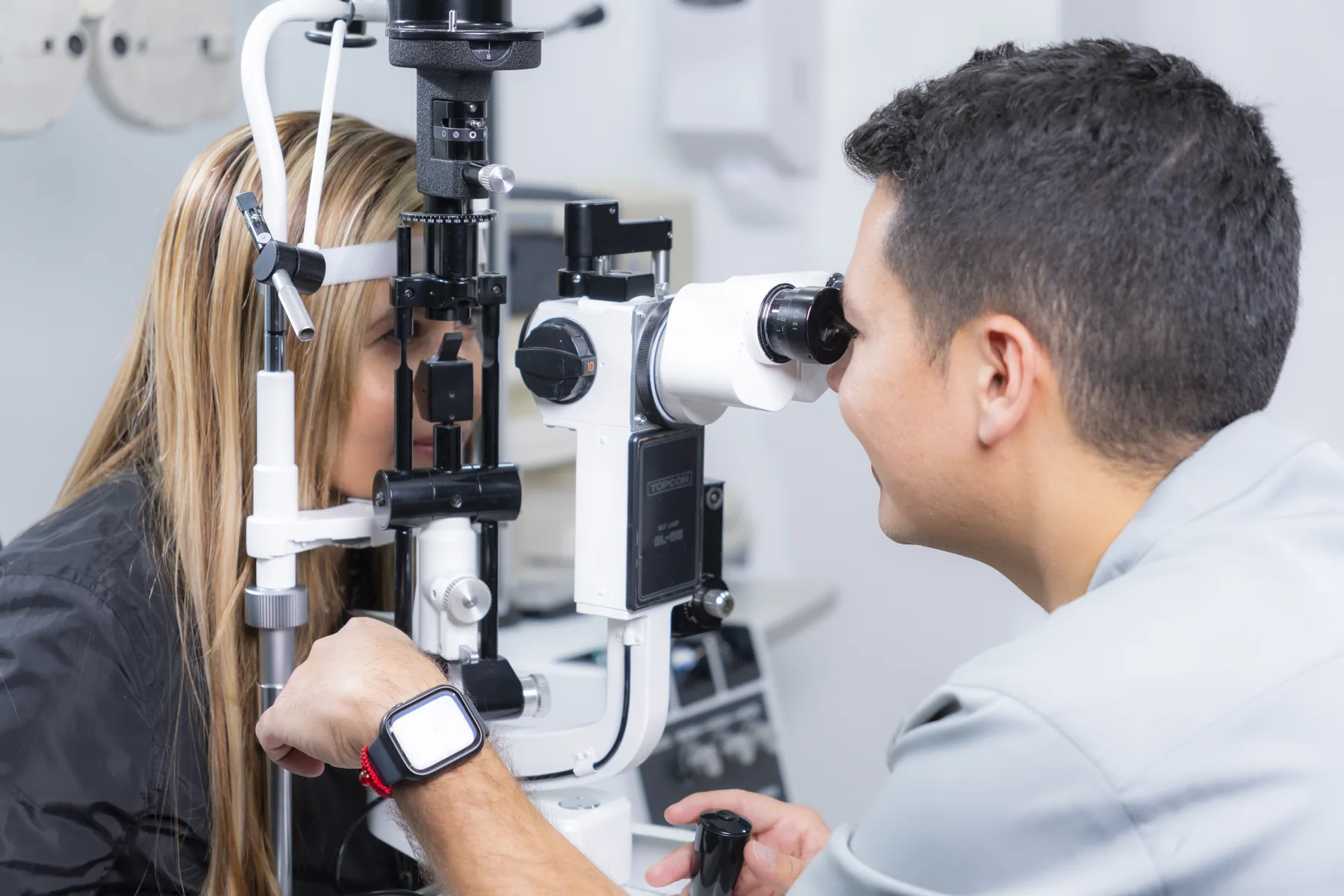Evaluación ocular con lámpara de hendidura
